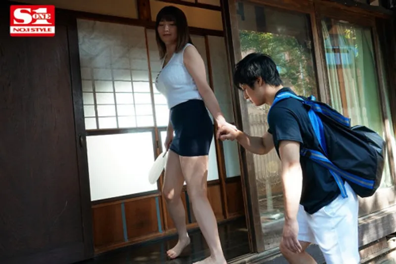 Anh chàng dâm đãng cây hàng khi nhìn trộm em họ "đi ngoài" với chồng