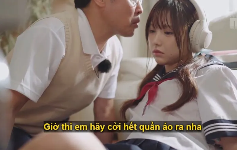 Gã nhà bên giả làm thầy giáo thôi miên em em học sinh để giở trò đồi bại