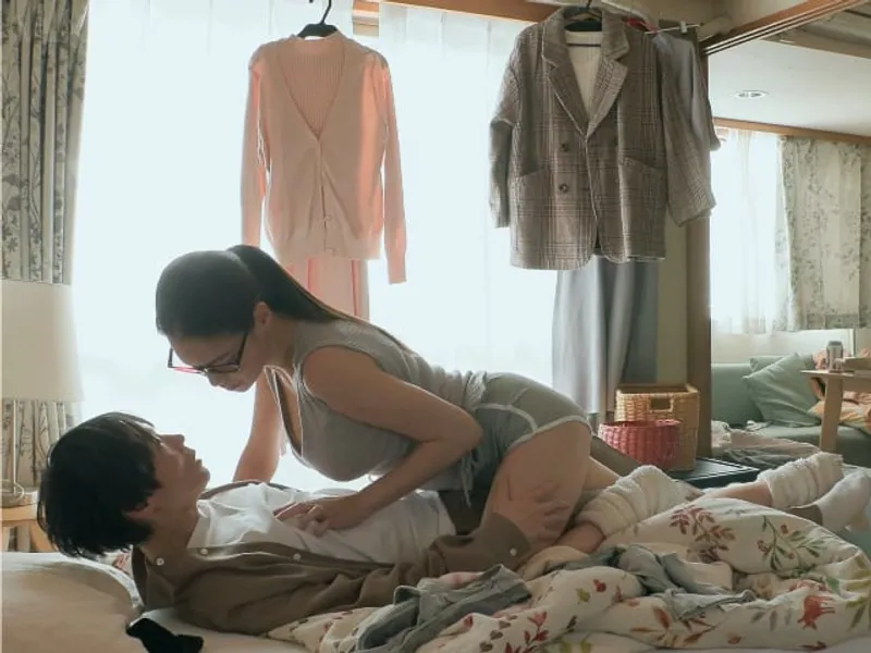 được chị nhà cạnh bên "an ủi" khi tình nhân đi ngoại tình